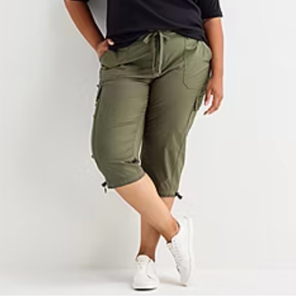 NWT St John’s Bay Woman Mid Rise Capri Pants Size 22W Oregano Moss Green
